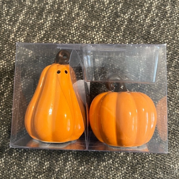 Celebrate It Other - NIB Pumpkin Ceramic Salt & Pepper Shakers